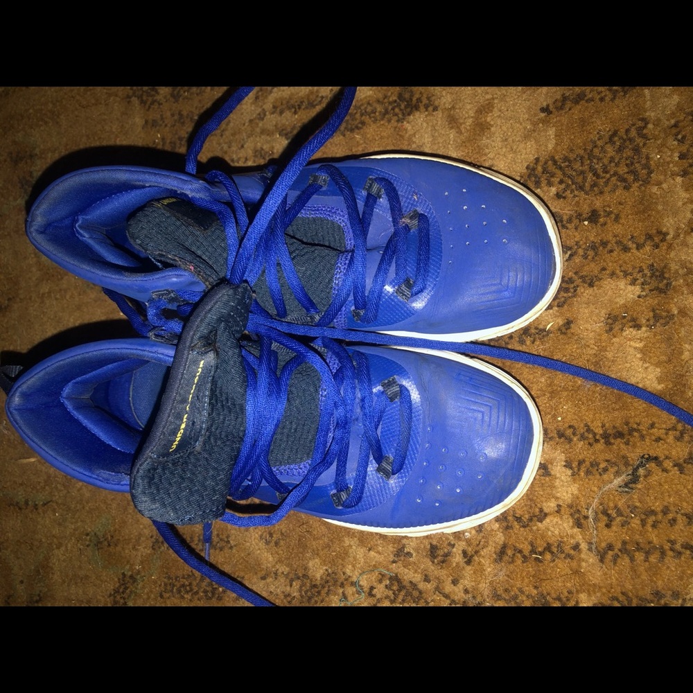 Basketball shoes - Picture 3 of 3